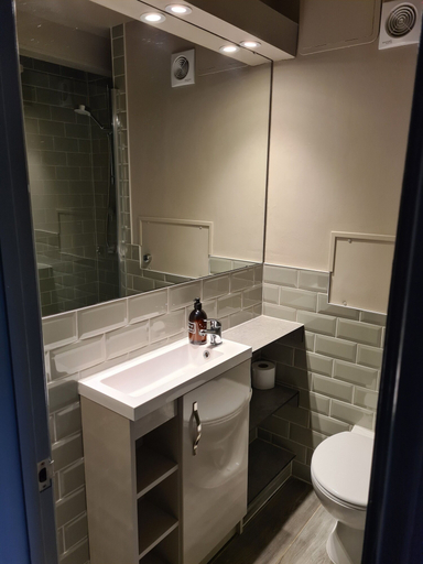 Bathroom 4, The Priory Inn, Gloucestershire