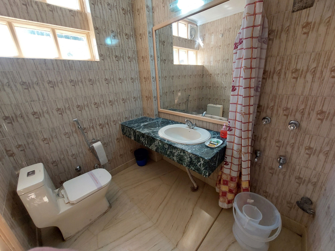 Bathroom 4, Hotel Bali Resorts, Reasi