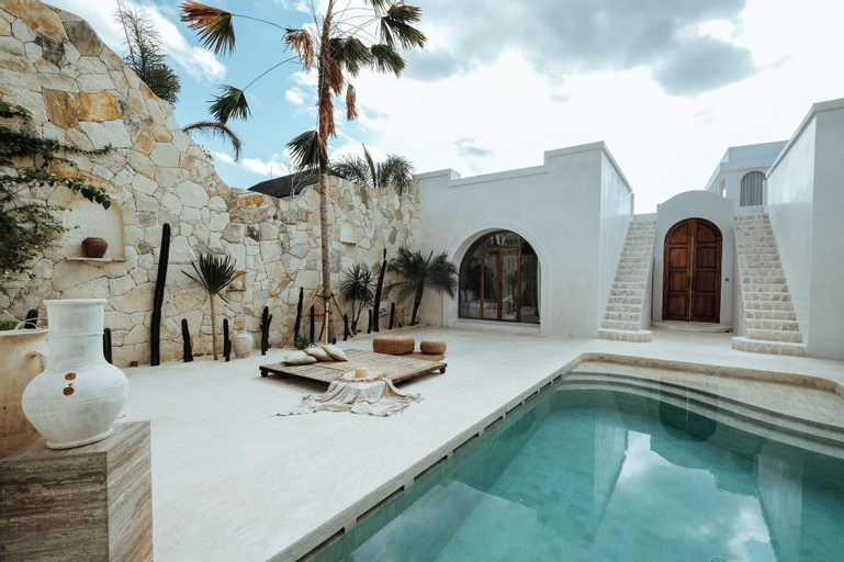 Swimming Pool 13