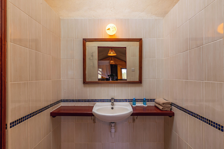 Bathroom 3, Sentrim Tsavo Lodge, Voi