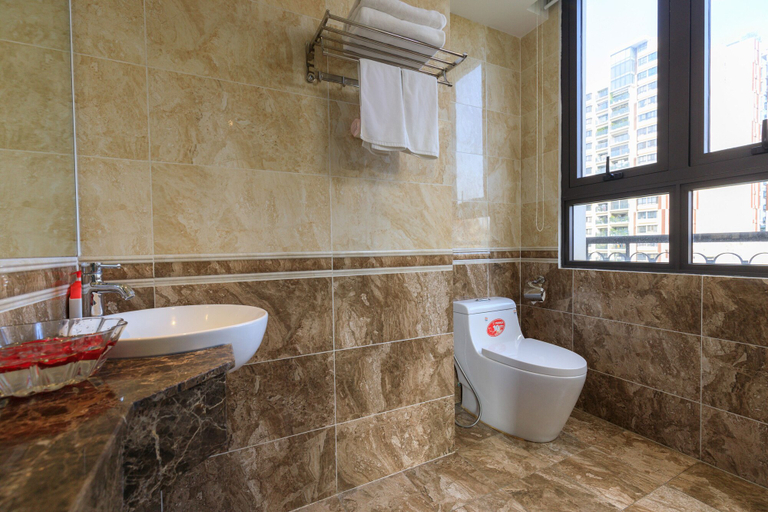 Bathroom 3, Yolowa Hotel, Cầu Giấy