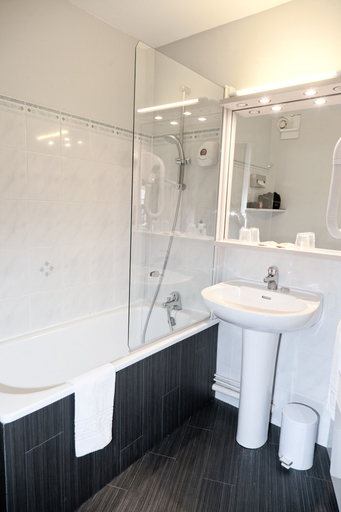 Bathroom 4, Best Western Le Moulin De Ducey, Manche