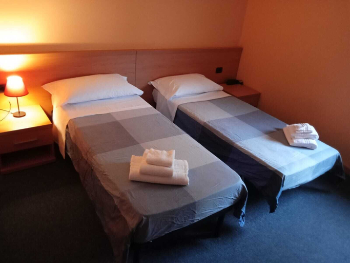 Others 5, Albergo al Gallo, Verona