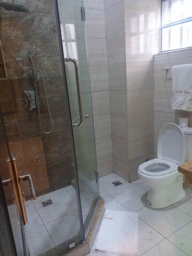 Bathroom 4, Rosmohr Gold, Uyo