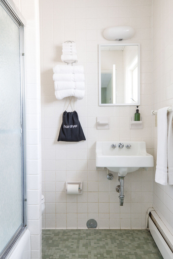 Bathroom 5, Motel Bear Lake, Manistee
