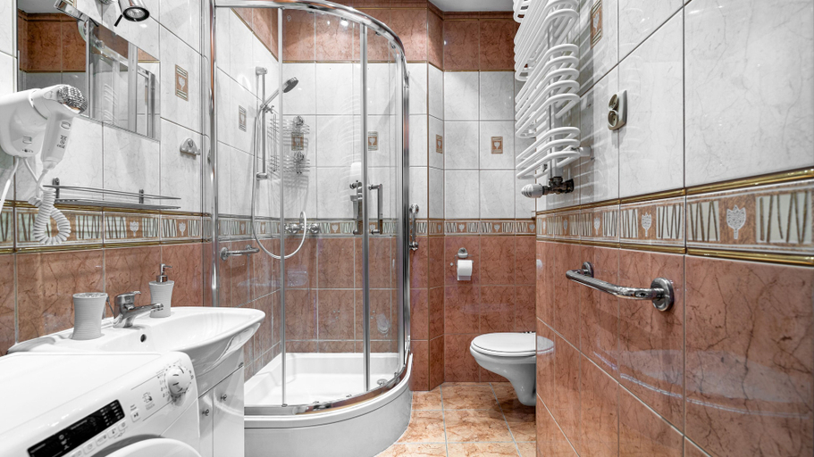 Bathroom 4, Maya's 19, Gdańsk City