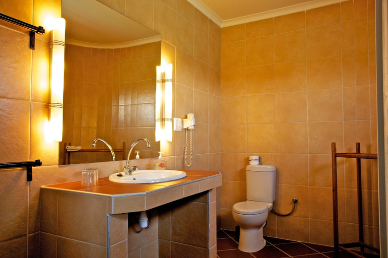 Bathroom 4, Sandcastle Apartments cc, Swakopmund