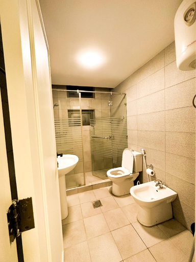 Bathroom 2, central apartment for rent 30, Amman