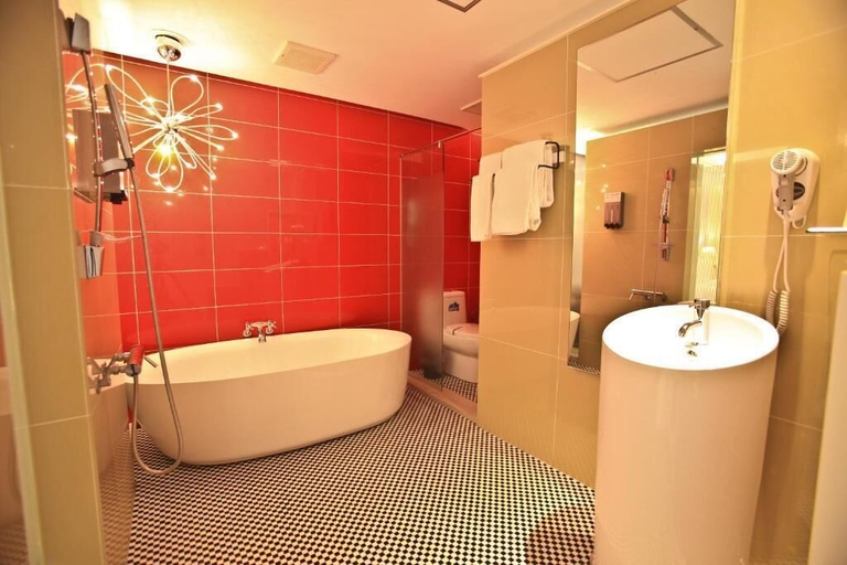 Bathroom 4, King Motel, Taoyuan