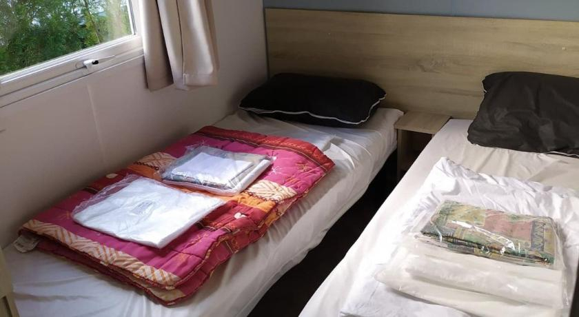 Bedroom 2, Location K286 Mobil-home excellence range at Les Charmettes 4, Charente-Maritime