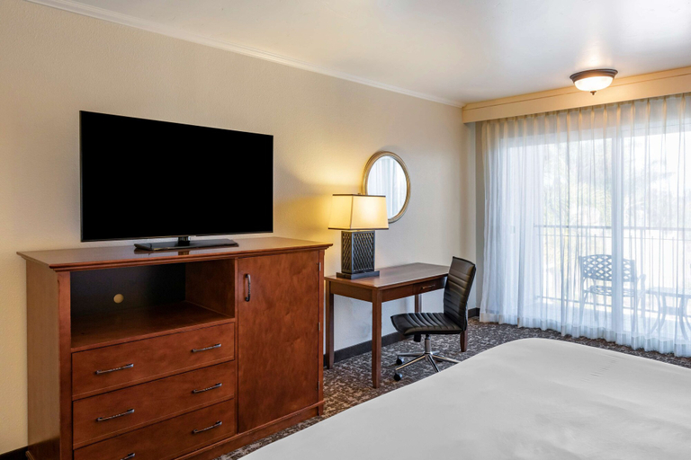 Bedroom 3, Best Western Plus Royal Oak Hotel, San Luis Obispo