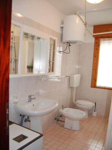 Bathroom 3, One-Bedroom Apartment in a residence with 3 swimming pools, Venezia