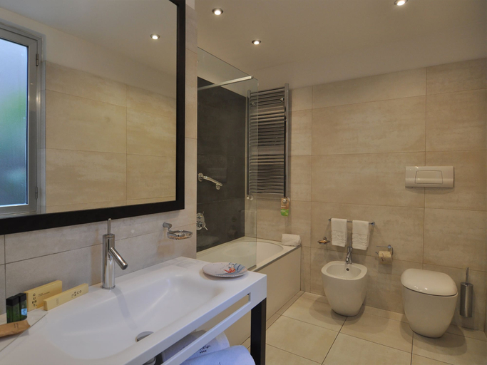 Bathroom 4, Hotel La Bussola, Messina
