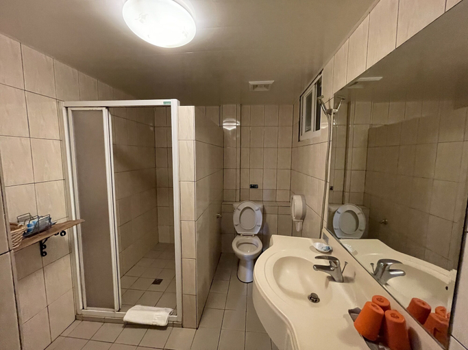 Bathroom 3, Fuyam Tourist Home, Taoyuan