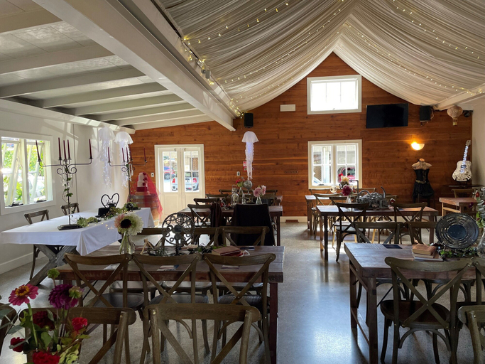 Food & Drinks 5, Bridgehouse Lodge, Rodney