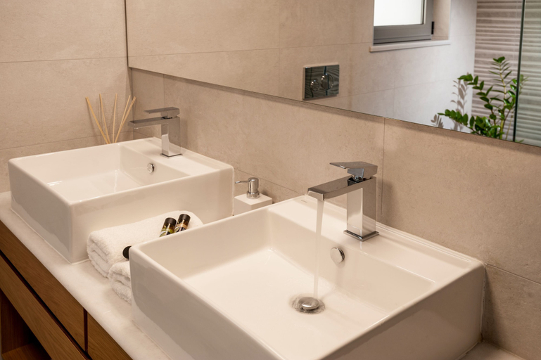 Bathroom 4, Kagiemar Luxury House, Crete