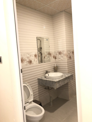 Bathroom 5, Phuong Binh House, Phú Quốc