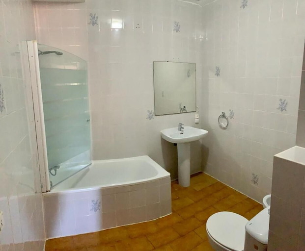 Bathroom 5, Meson El Kubano B & B, Castellón