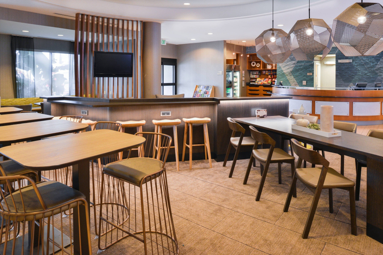 Food & Drinks 5, SpringHill Suites by Marriott Corona Riverside, Riverside
