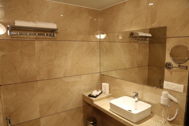 Bathroom 5, Hotel Virgo Sumeru, Bhavnagar