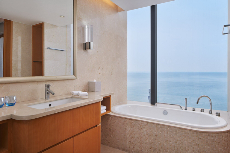 Bathroom 5, Sheraton Yantai Golden Beach Resort, Yantai