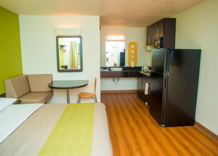 Bedroom 2, Motel 6 Palestine, TX, Anderson