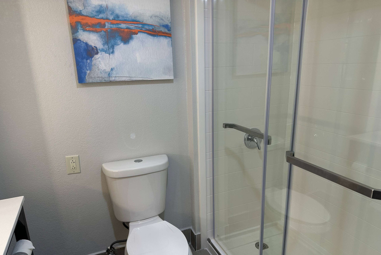 Bathroom 4, La Quinta Inn & Suites by Wyndham Birmingham Homewood, Jefferson