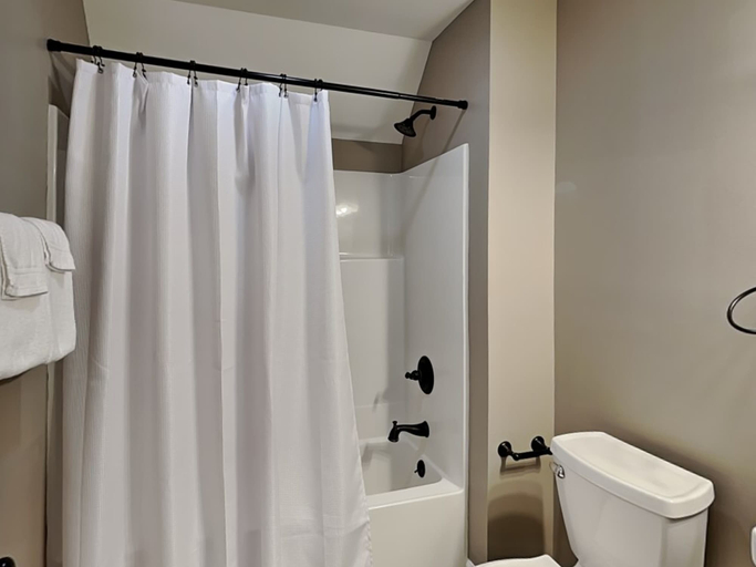 Bathroom 3, Morning Star, Garrett