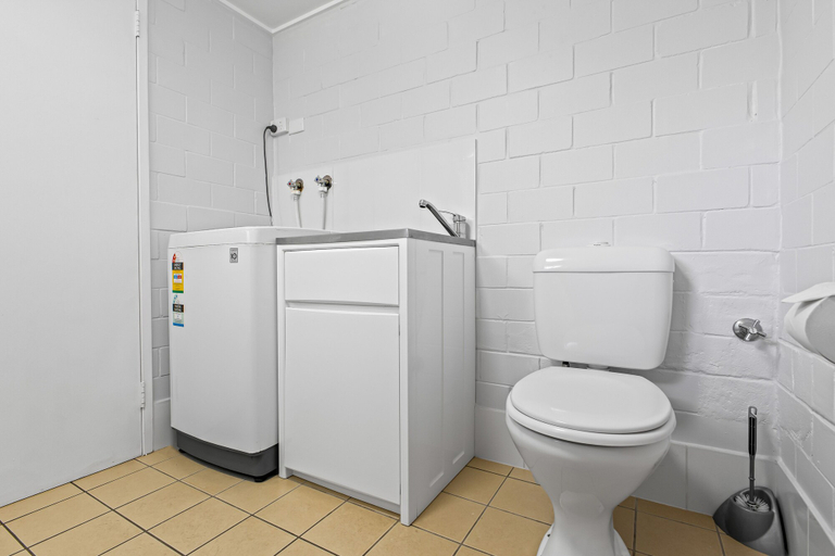 Bathroom 4, The Islander Holiday Resort, Redland Bal