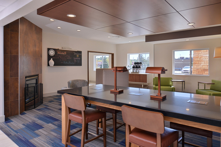 Food & Drinks 2, Holiday Inn Express & Suites STEVENS POINT by IHG, Portage