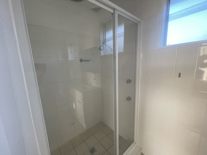 Bathroom, Lithgow Motor Inn, Lithgow