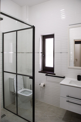 Bathroom 3, Complex Pescaresc Gura Repezii Borsa, Borsa