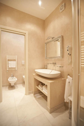 Bathroom 5, Al Mirador Resort, Brindisi