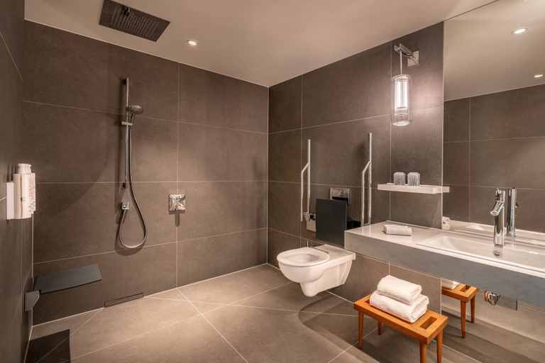 Bathroom 5, Munich Marriott Hotel City West, München