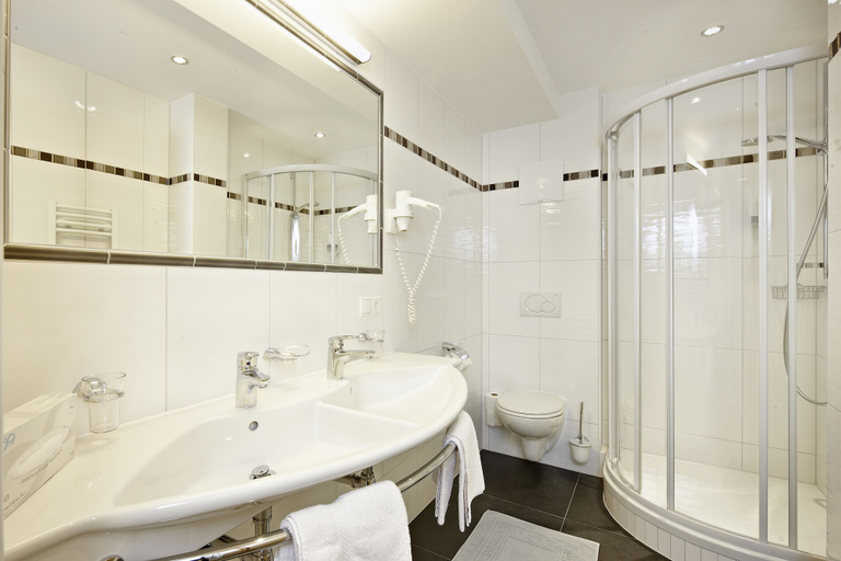 Bathroom 4, Hotel Sonnenhof, Schwaz