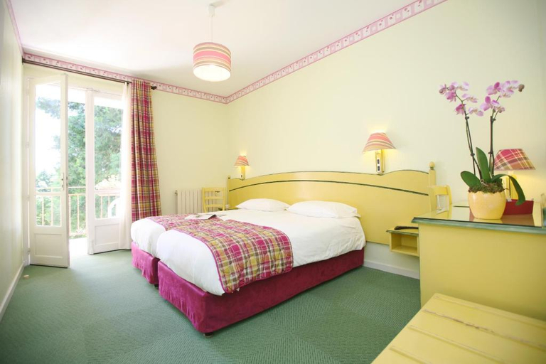 Bedroom 2, Logis Hotel Les Cedres Joyeuse, Ardèche