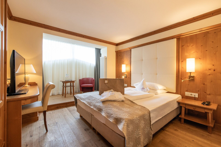 Bedroom 3, Alpin & Vital Hotel La Perla, Bolzano