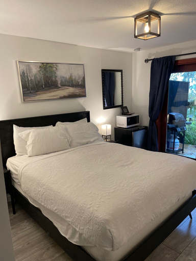 Bedroom 3, Lunar Cove Inn, Alberni-Clayoquot