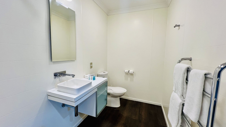 Bathroom 5, Marineland Motel, Napier