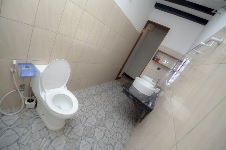 Bathroom 4, Kijiji Beach Resort, Temeke
