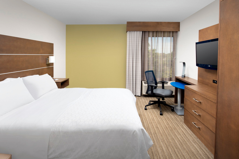 Bedroom 3, Holiday Inn Express ANDOVER NORTH-LAWRENCE, Essex