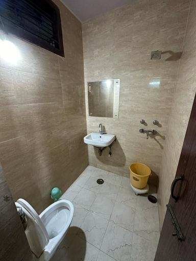 Bathroom 3, New Royal Hotel, Delhi