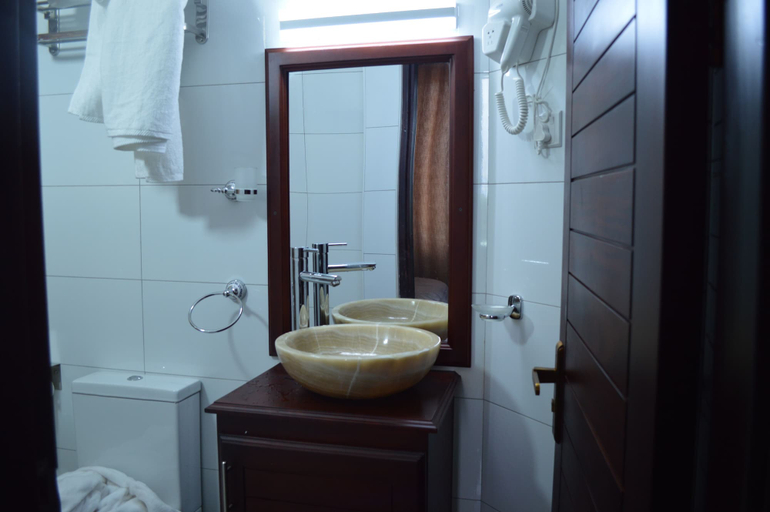 Bathroom 5, Entebbe Stay Apart-Hotel, Entebbe