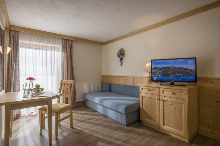 Bedroom 2, Hotel Sonnenhof, Schwaz