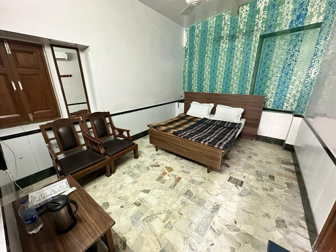 New Royal Hotel, West