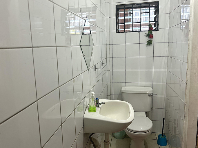 Bathroom, Tamernique Apartments