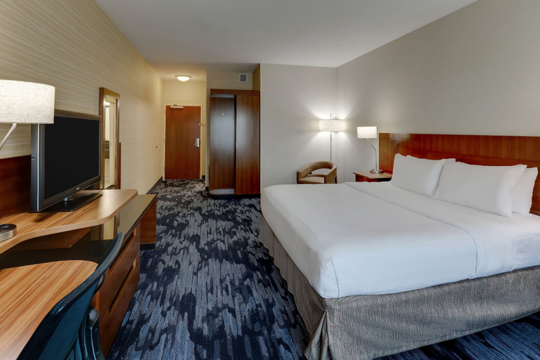 Bedroom 4, Fairfield Inn & Suites Hutchinson, Reno