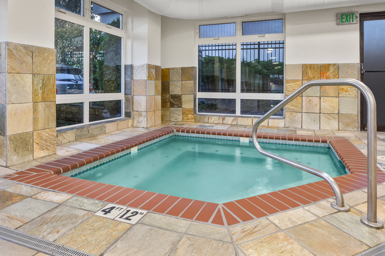 Sport & Beauty 3, Holiday Inn Express & Suites TACOMA by IHG, Pierce