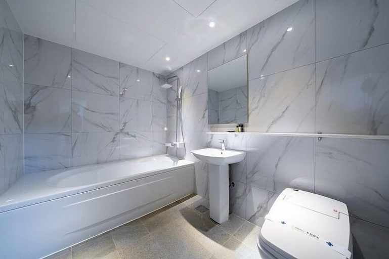 Bathroom 5, Knox Hotel, Cheonan