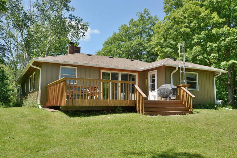 Exterior & Views 1, Thirty Point Lodge, Bayfield